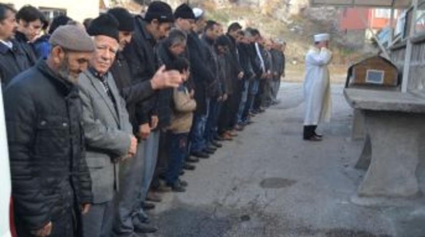 Hayatını Kaybeden İnşaat Bek&ccedil;isi Son Yolculuğuna Uğurlandı