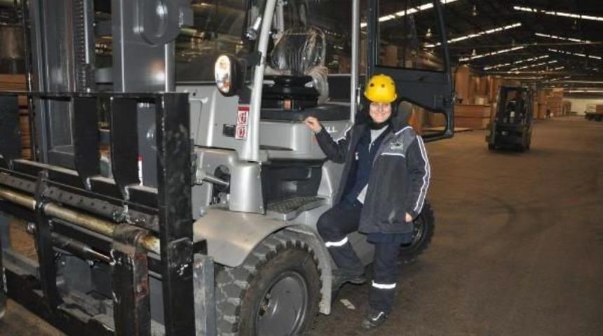 Orman &Uuml;r&uuml;nleri Fabrikasında 8 Kadın Forklift Operat&ouml;r&uuml;