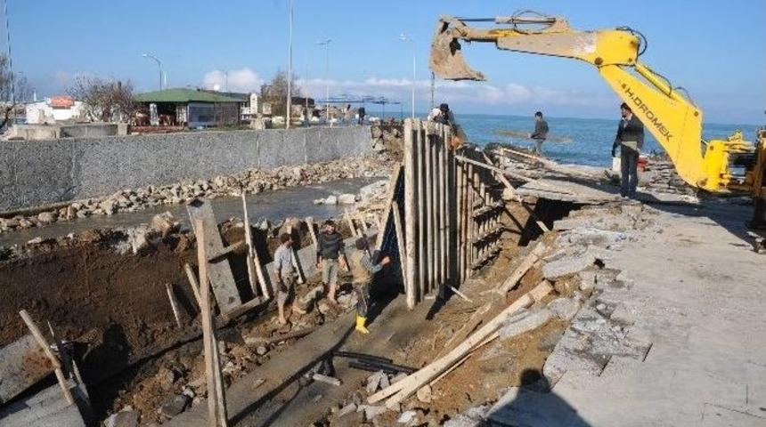 Ak&ccedil;akoca Dere Ağzı Genişletme &Ccedil;alışmaları Başladı