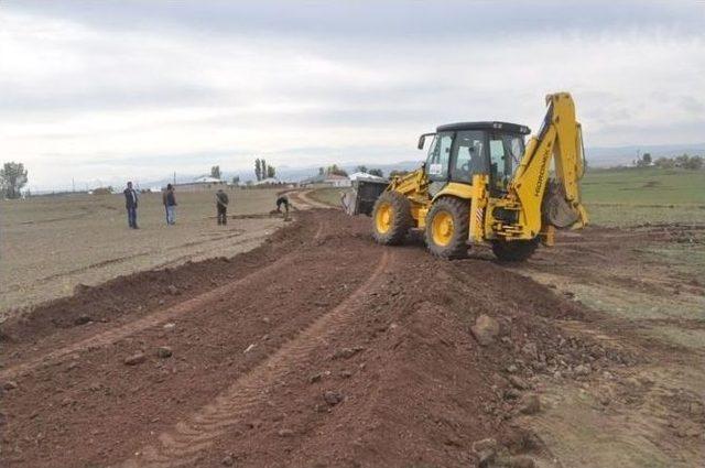 Özalp Belediyesi’nin Yol Yapım Çalışmaları Devam Ediyor