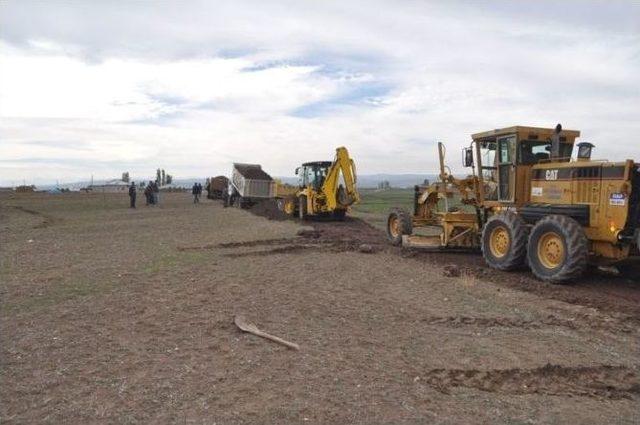 Özalp Belediyesi’nin Yol Yapım Çalışmaları Devam Ediyor