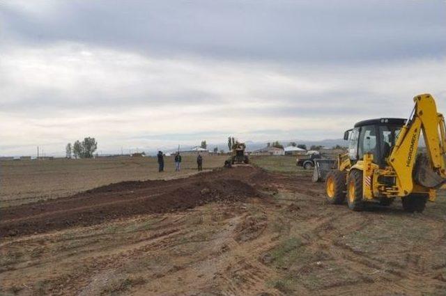 Özalp Belediyesi’nin Yol Yapım Çalışmaları Devam Ediyor