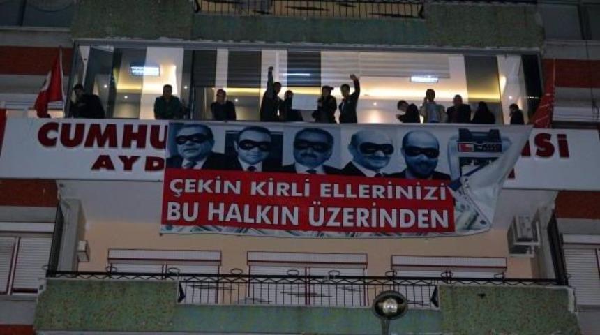 Aydın Chp'de Gece Boyunca Pankart Savaşları