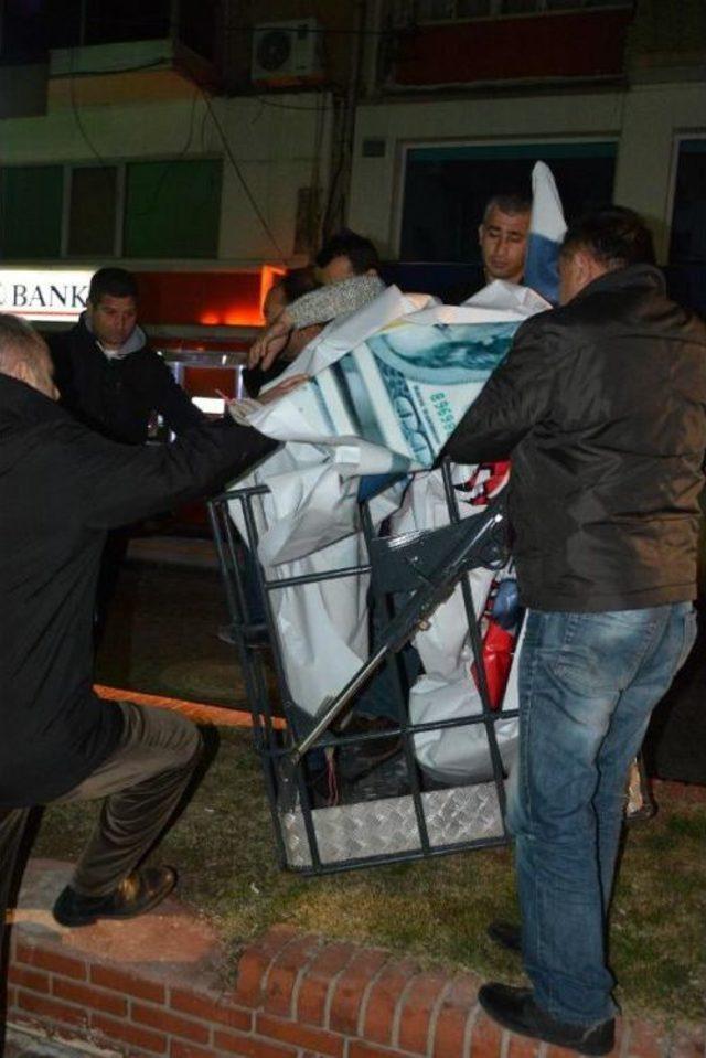 Aydın Chp'de Gece Boyunca Pankart Savaşları