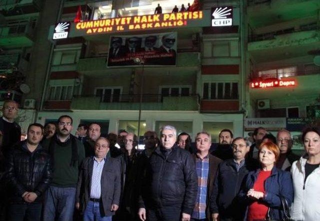 Aydın Chp'de Gece Boyunca Pankart Savaşları