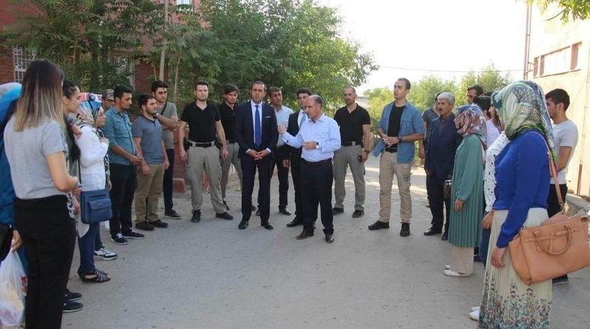 Vali Aktaş, Okullarda İncelemelerde Bulundu