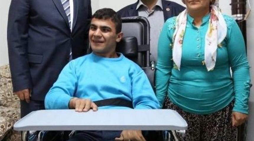 Engelli Fatih&rsquo;in Duygu Dolu Sevinci