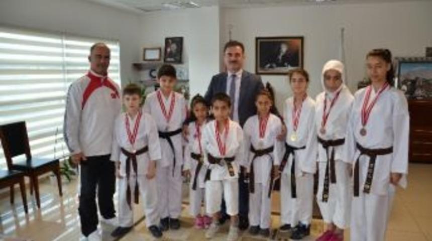 Dojo Bu Kez 11 Madalya İle D&ouml;nd&uuml;