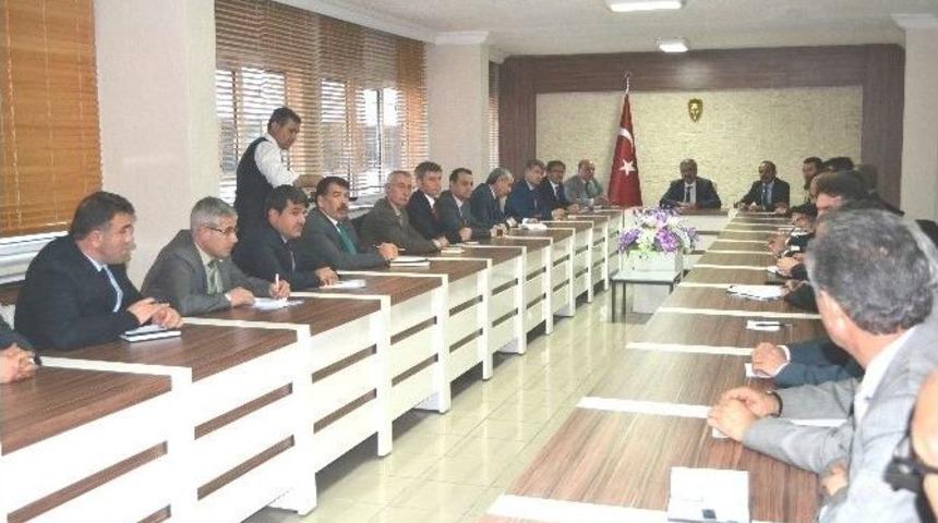 Vali Kılı&ccedil;, Yeni Atanan Okul M&uuml;d&uuml;rleri İle Tanıştı