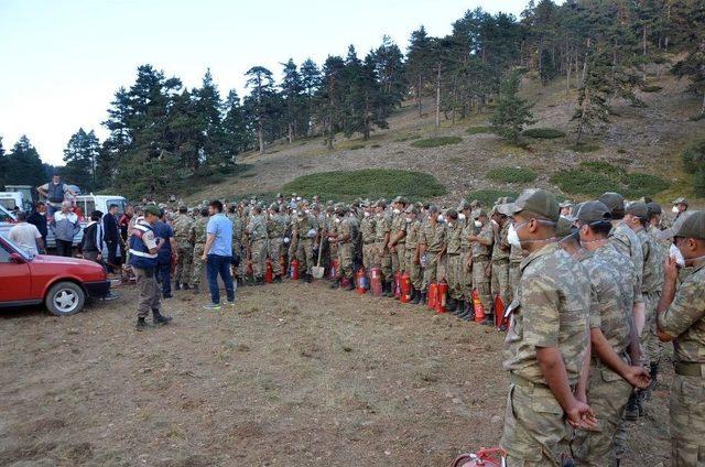 Boz&uuml;y&uuml;k&rsquo;te Yangın Alanına Asker Desteği 1