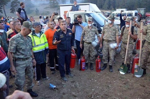 Boz&uuml;y&uuml;k&rsquo;te Yangın Alanına Asker Desteği 2