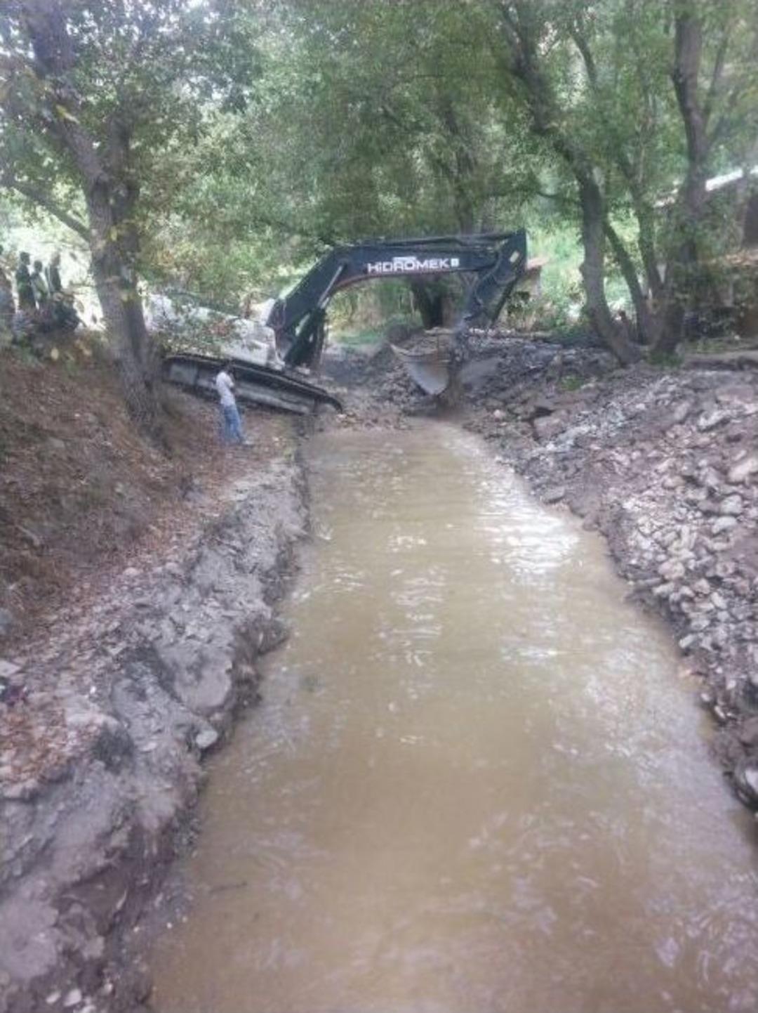 Bah&ccedil;esaray&rsquo;da Zorlu Yol Yapımı