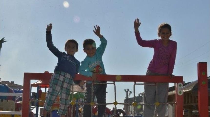 Kapaklı&rsquo;da Parklara &Ccedil;evre D&uuml;zenlemesi Yapılıyor