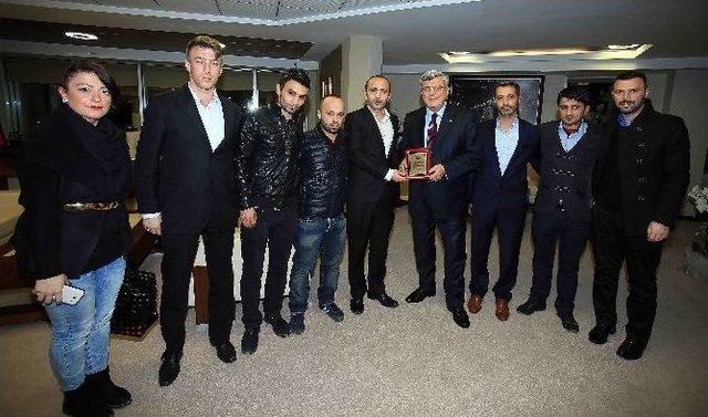 Gültepe Gençlik Derneği Başkan Karaosmanoğlu’nu Ziyaret Etti