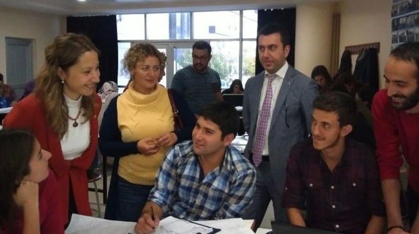 Derya Bakbak Kamil Ocak Stadyum &Ccedil;alıştayında &Ouml;ğrencilerle Biraraya Geldi