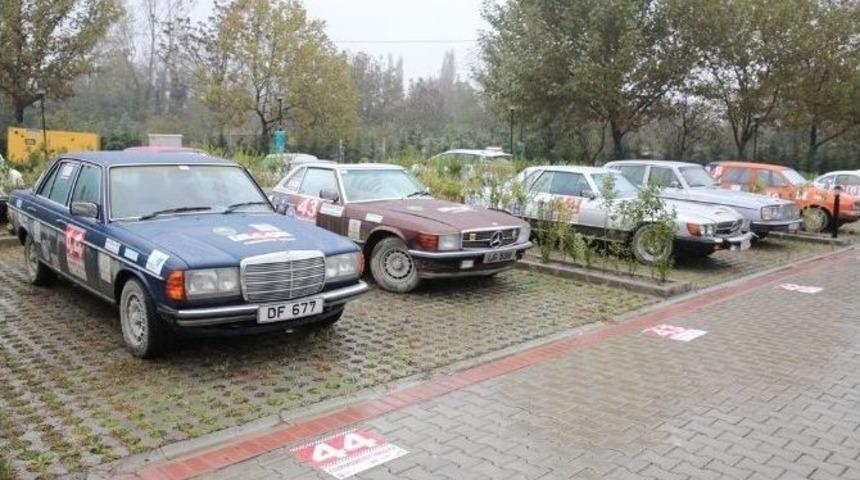 Bursa&rsquo;da Cumhuriyet İ&ccedil;in Nostaljik Ralli