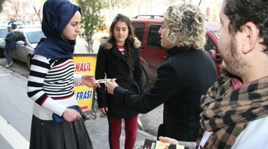 Silvan&rsquo;da İnsan Hakları Broş&uuml;r&uuml; Dağıtıldı