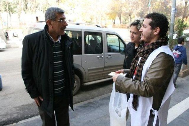 Silvan&rsquo;da İnsan Hakları Broş&uuml;r&uuml; Dağıtıldı 1