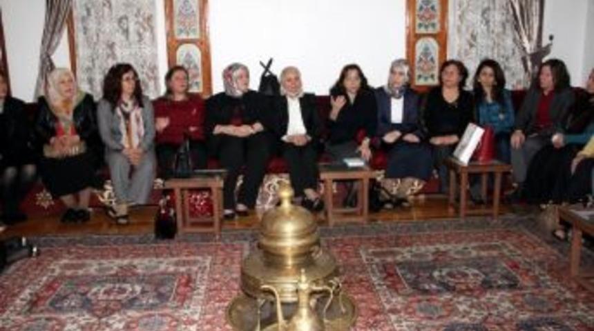 Ak Partili Memecan, Kadın Stk Temsilcileriyle Bir Araya Geldi