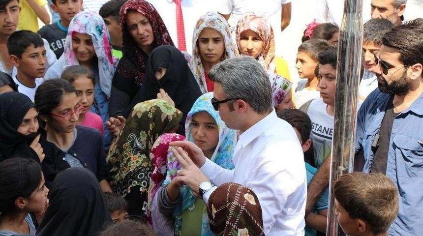 Hanili Kadınların Y&uuml;z&uuml; G&uuml;l&uuml;yor