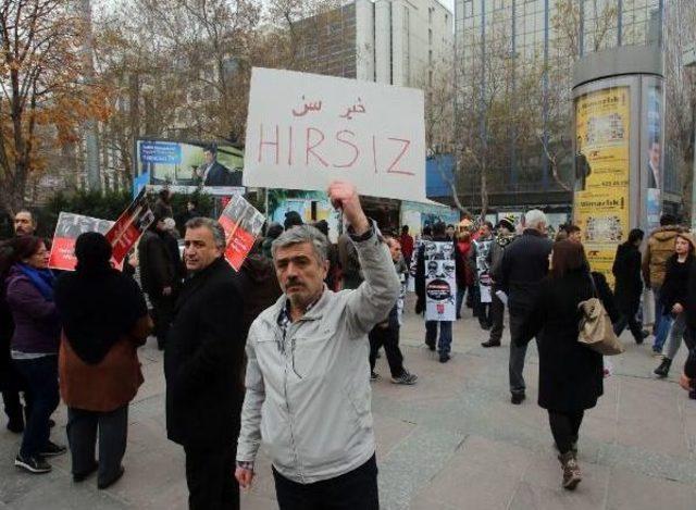 G&uuml;rsel Tekin,   17/25 Aralık Yolsuzluk Haftası  Bilboardlarını &Uuml;zerlerine Giyinerek Kızılay Meydanı na &Ccedil;ıktı 1