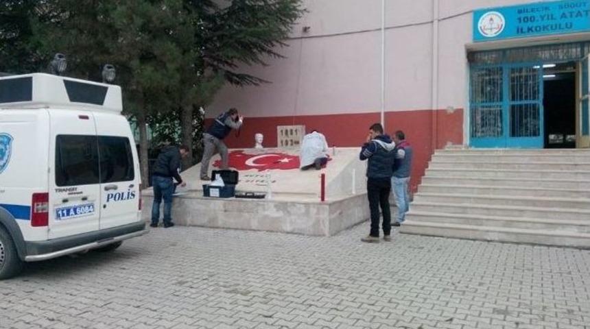 Bilecik’te Atatürk Büstü Tahrip Edildi