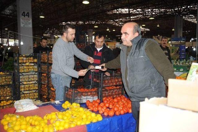 Pazarcılara Takvim Dağıtıldı 1