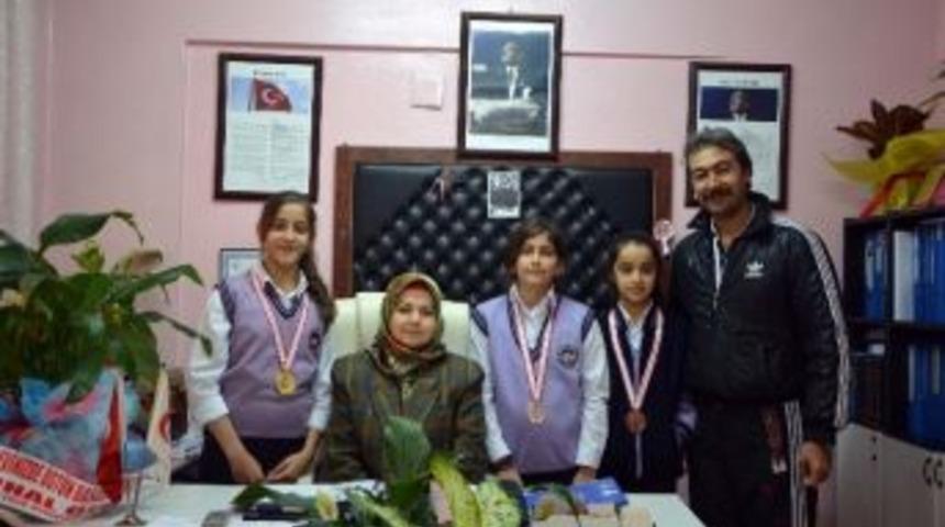 Kolej &Ouml;ğrencilerinden 3 Madalya