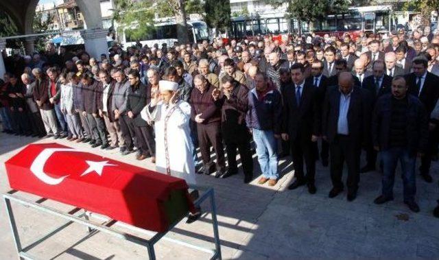 İntihar Eden Polis Memuru Adana'da Toprağa Verildi
