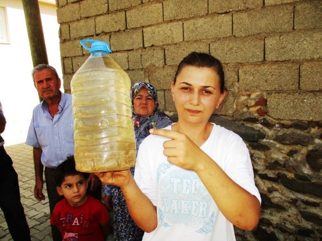 &Ouml;demiş&rsquo;in Bir Mahallesinde Musluklardan &Ccedil;amur Akıyor