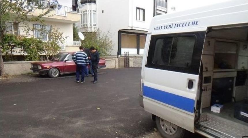 Otomobilin Teybini &Ccedil;aldılar