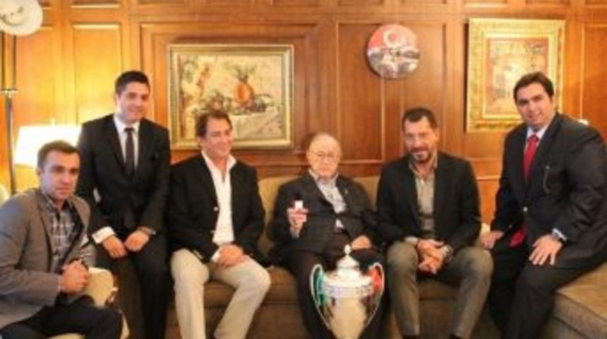 Pınar Karşıyaka, Cumhurbaşkanlığı Kupası&rsquo;nı Sel&ccedil;uk Yaşar&rsquo;a G&ouml;t&uuml;rd&uuml;