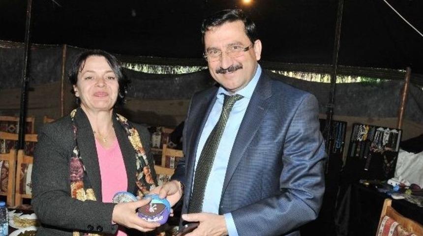 Başkan Ak Engelli Vatandaşlara Destek Kermesinde