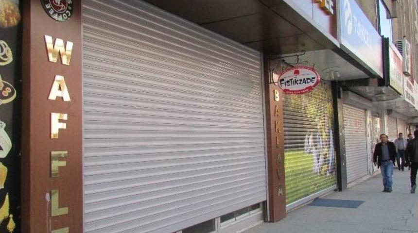 Hakkari&rsquo;de Ypg&rsquo;li Avareş İ&ccedil;in Kepenkler Kapatıldı