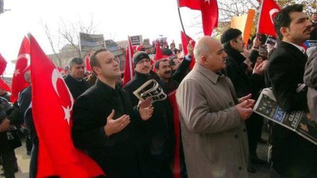 Elazığ da 14 Aralık Operasyonuna Beddualı Protesto 1
