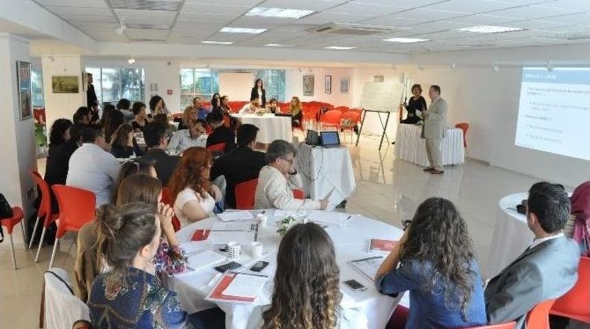 &Ccedil;ocuk Koruma Uzmanlarına İzmir &Uuml;niversitesi&rsquo;nde Uygulamalı Eğitim