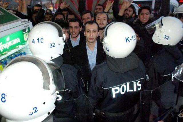Ülkücüler, Ak Parti Sergisinden Türkeş'i Kaldırttı