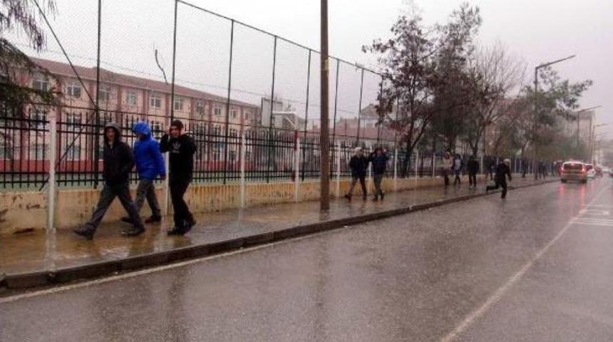 Edirne&rsquo;De Yağmur Caddeleri G&ouml;le &Ccedil;evirdi