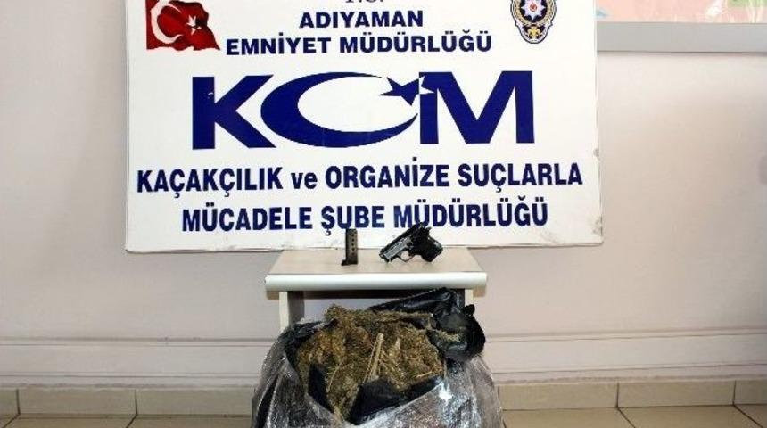 Torbacılar Esrar Ve Silah İle Yakalandı