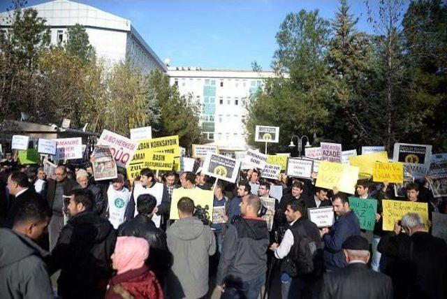 14 Aralık Operasyonu Türkçe-Kürtçe Ve İngilizce Pankartlarla Protesto Edildi