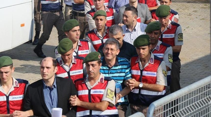 Darbeci Sanıklar Duruşmaya Gülerek Geldi