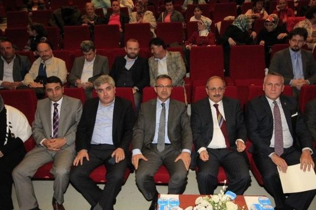 Macar Resitali Ayakta Alkışlandı