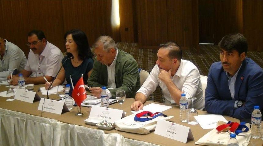 Hak-iş, &Uuml;yelerine Sekt&ouml;rel Uyum Eğitimi Veriyor