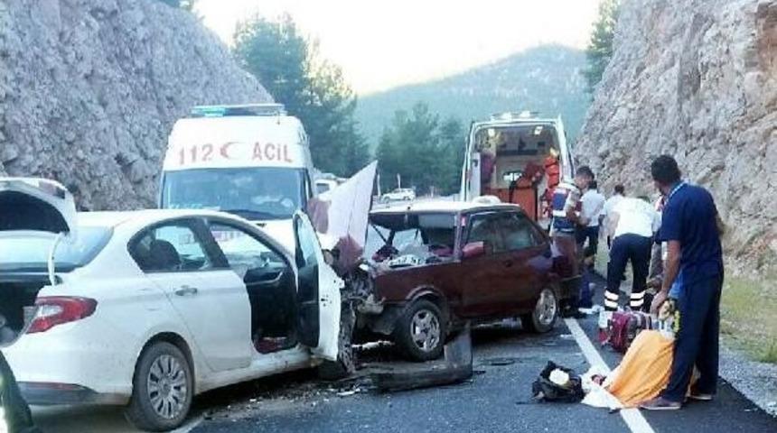 7 Kişinin Yaralandığı Kazada Minik Zeynep'i Itfaiye Eri Sakinleştirdi