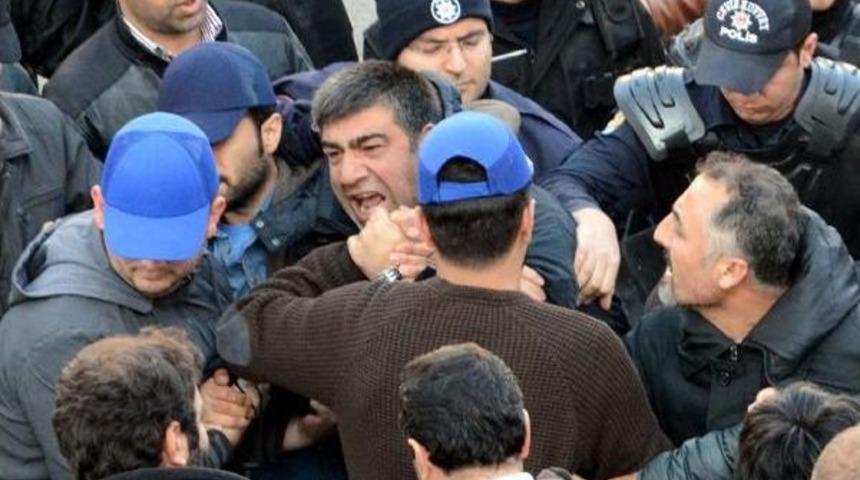 Diyarbakır'da 17 Aralık Protestosunda 22 Sendikacıya G&ouml;zaltı