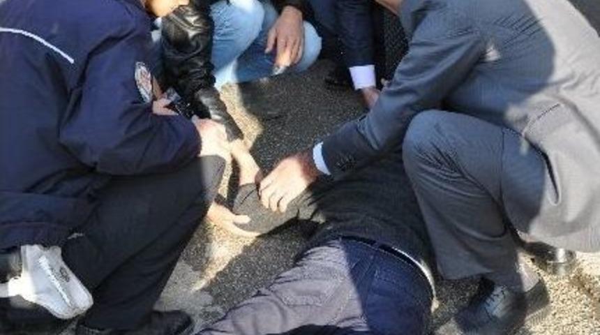 Otomobilin &Ccedil;arptığı Lise &Ouml;ğrencisi Yaralandı