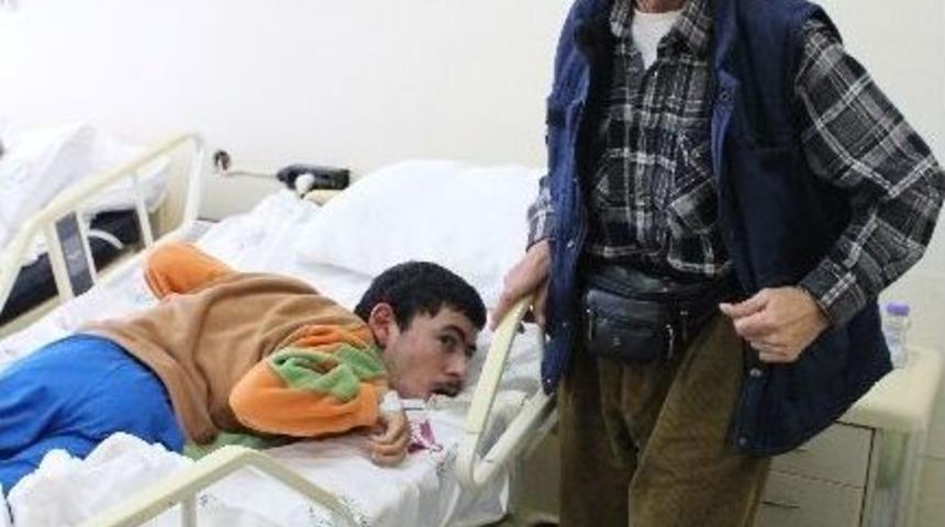 (&ouml;zel Haber) El Arabasıyla Değil Ambulansla İzmir&rsquo;e Geldiler
