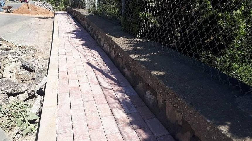 Dilovası&rsquo;nda Kaldırım Ve Peyzaj &Ccedil;alışmaları S&uuml;r&uuml;yor