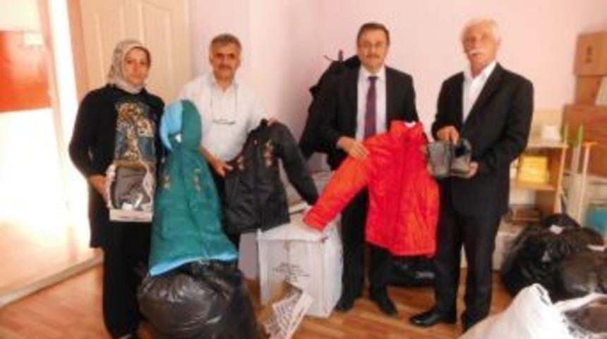 Kabad&uuml;z&rsquo;de &Ouml;ğrencilere Giysi Yardımı Yapıldı