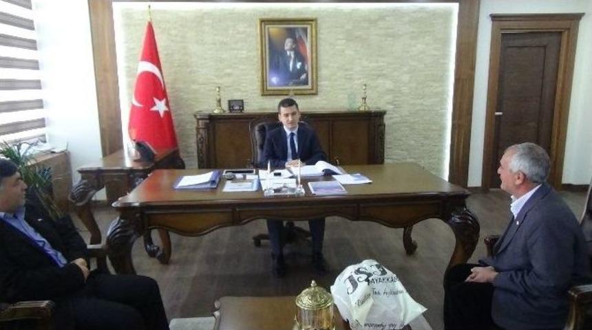 T&uuml;rk Kızılay&rsquo;ından Kaymakam Maraşlı&rsquo;ya Plaket